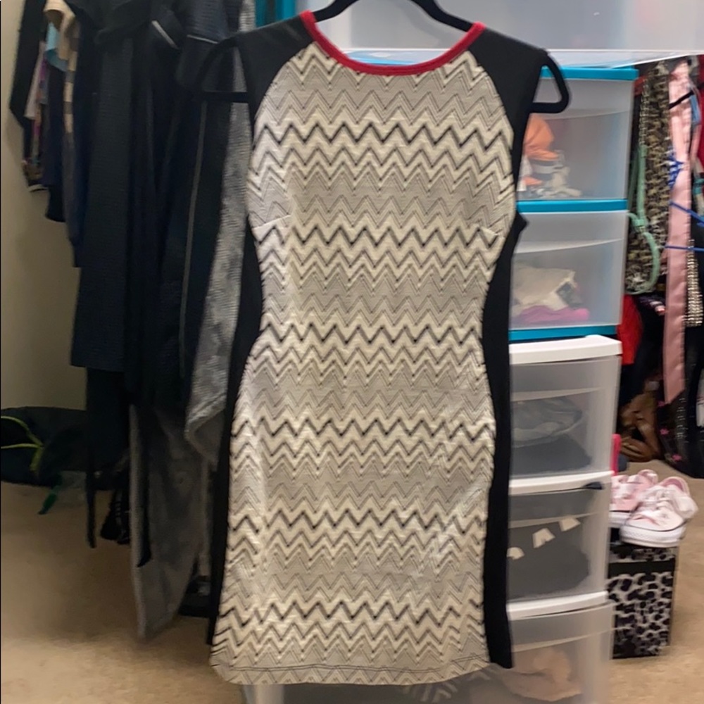 Medium size dress.